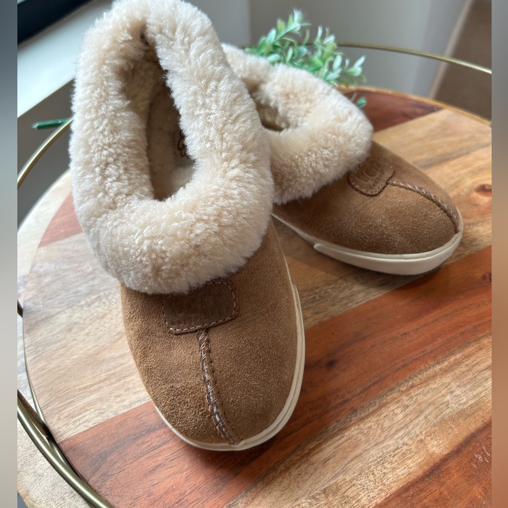 UGG Slippers in great condition.Cozy Tan Shearling Slippers. Size 3. - Picture 2 of 8